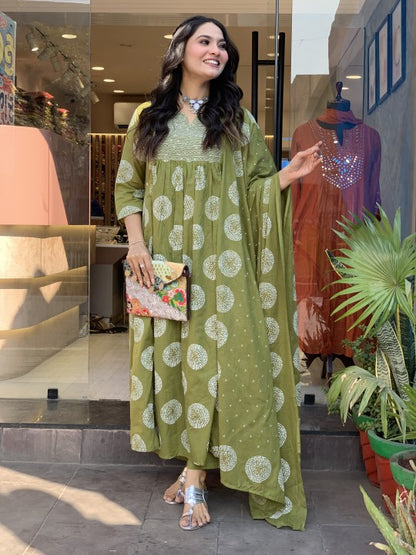 Green Anarkali Kurta And Pant Set With Dupatta