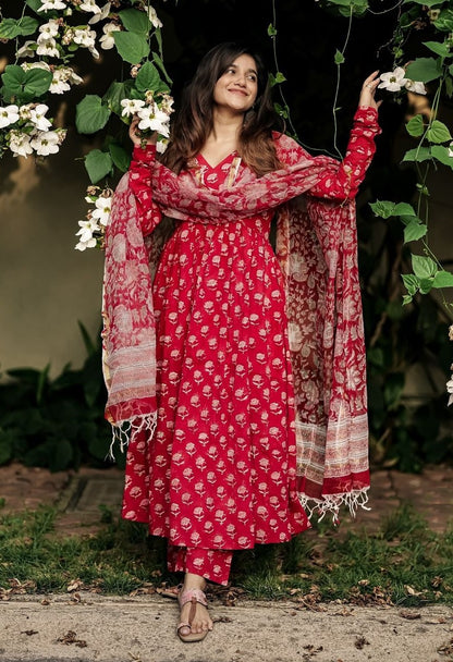 Printed Red Kurta And Pant Set With Dupatta